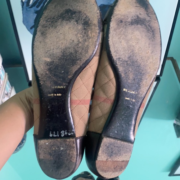 Burberry Flats - Picture 2 of 6